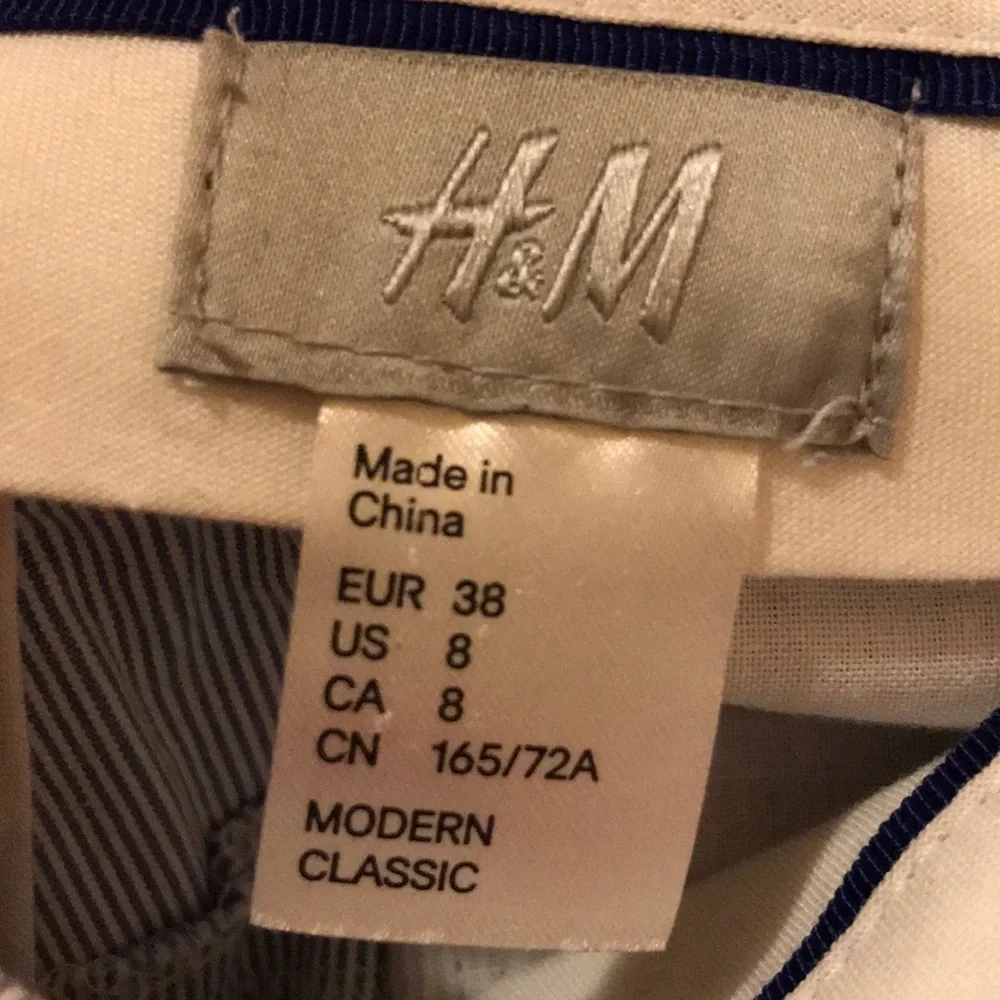 H&M pinstriped modern classic stretch 4” shorts